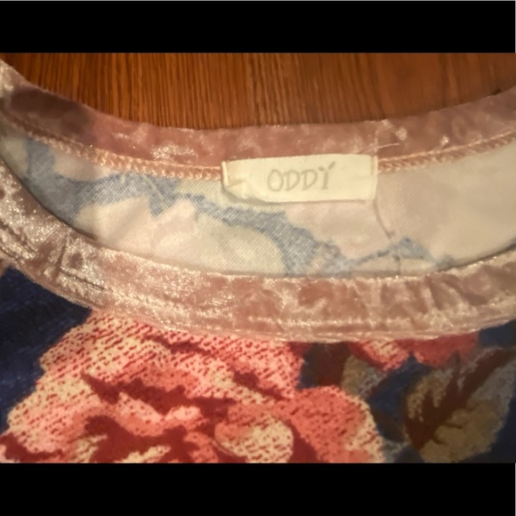 Oddy Floral Top - Picture 3 of 10